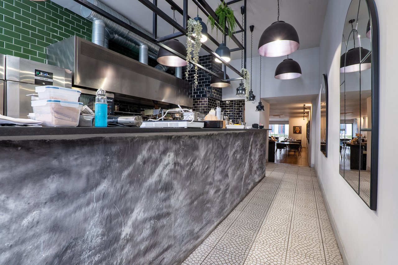 Prime Fine-Dining Restaurant Business Transfer (“Trespasse”) in Central Porto