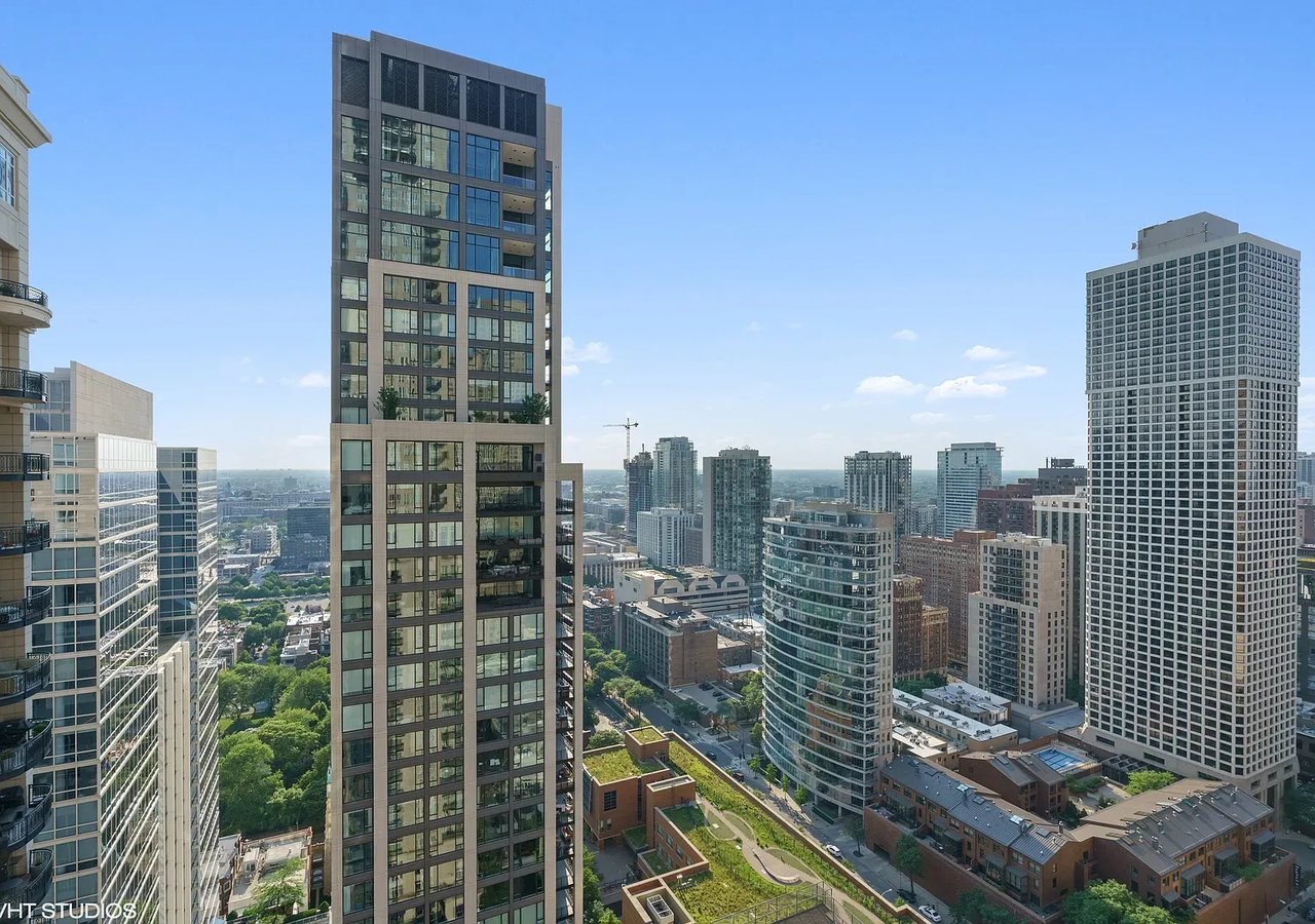 11 E Walton St APT 3201