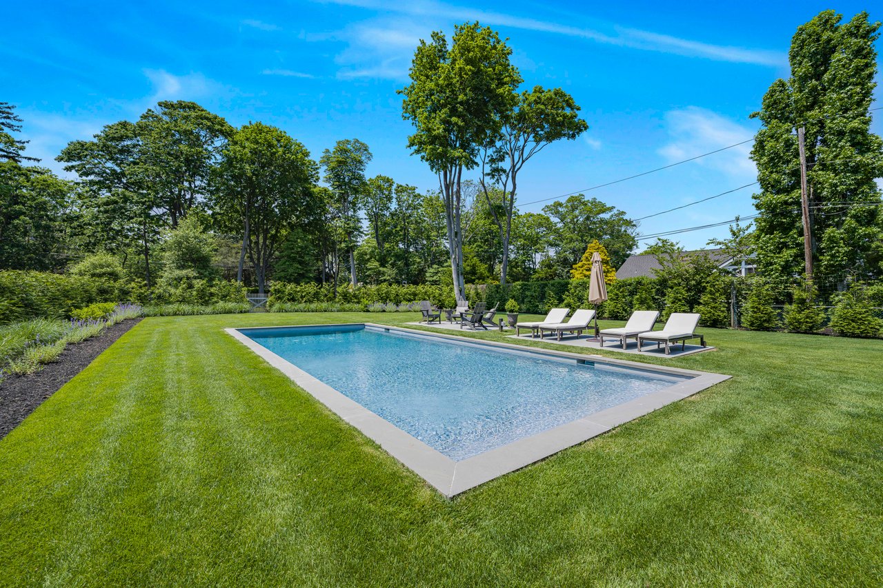 AN ELEGANT WATERFRONT ESCAPE