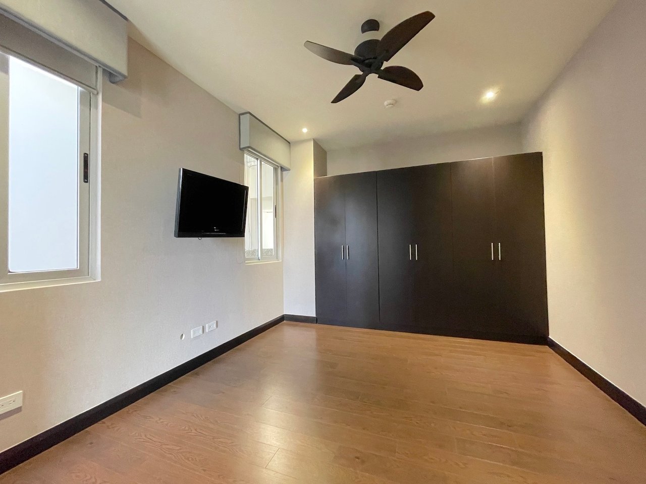 Contemporary High Ceiling Condo, Escazu, San Jose