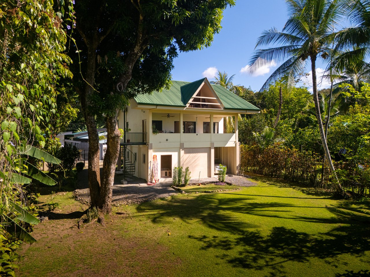 Casa Brisa de La Playa, 2 Bedroom Home Just Steps From the Beach!