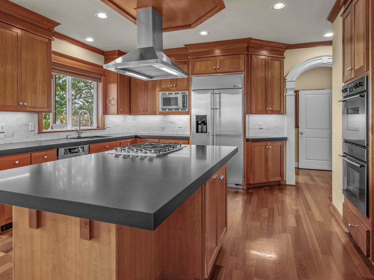 1815 NW ROSEFINCH LN