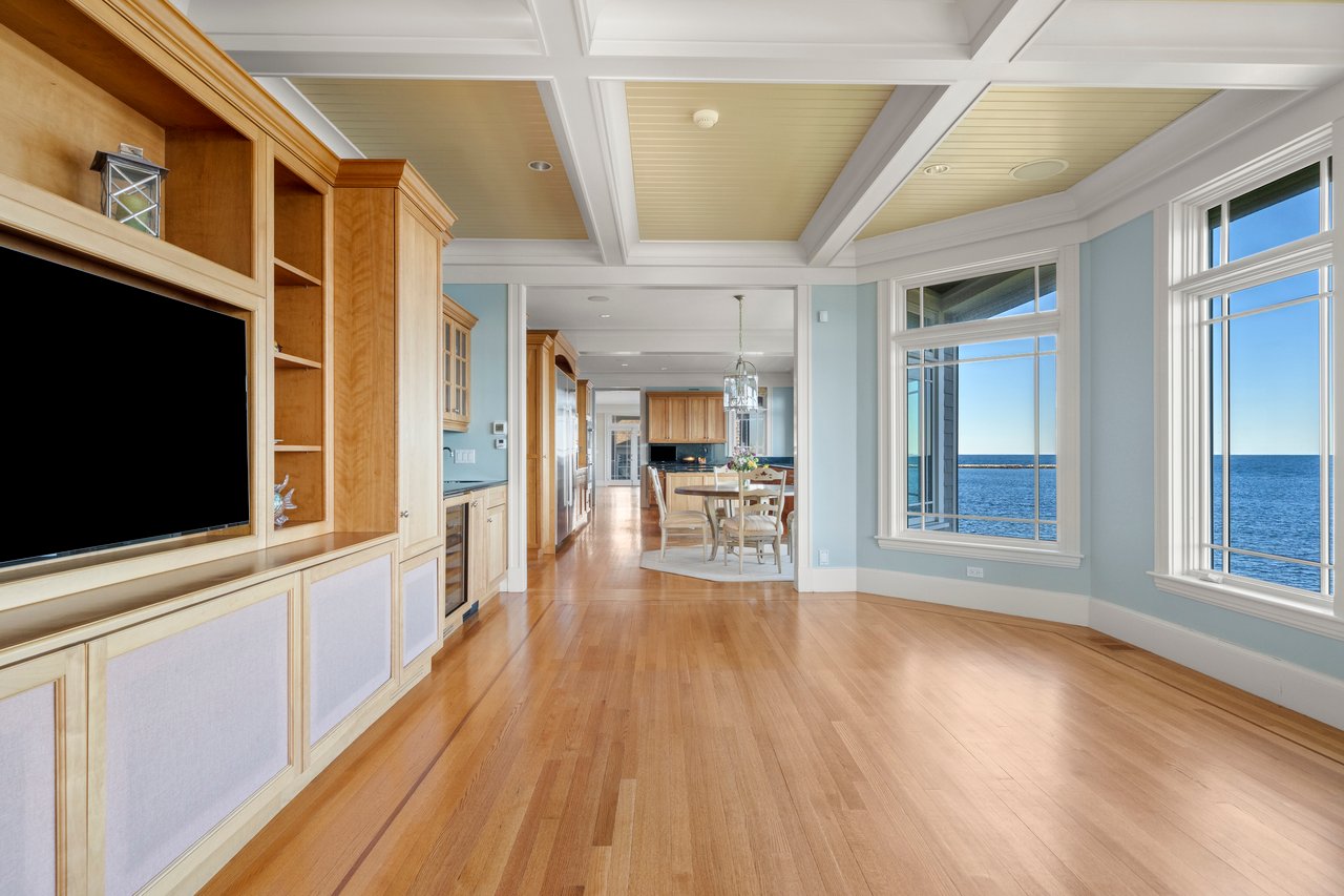 21 Circuit Ave, Scituate