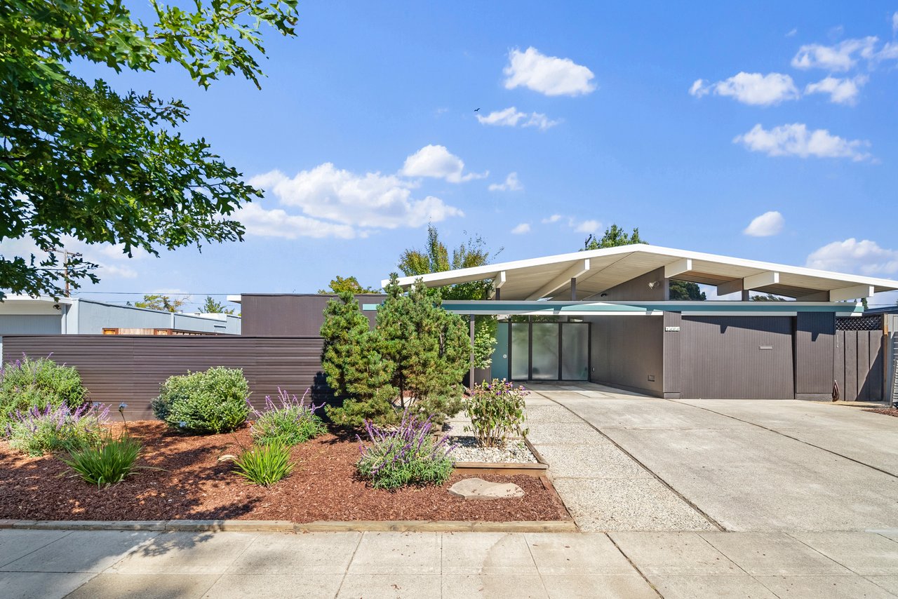 1464 Kingfisher Way