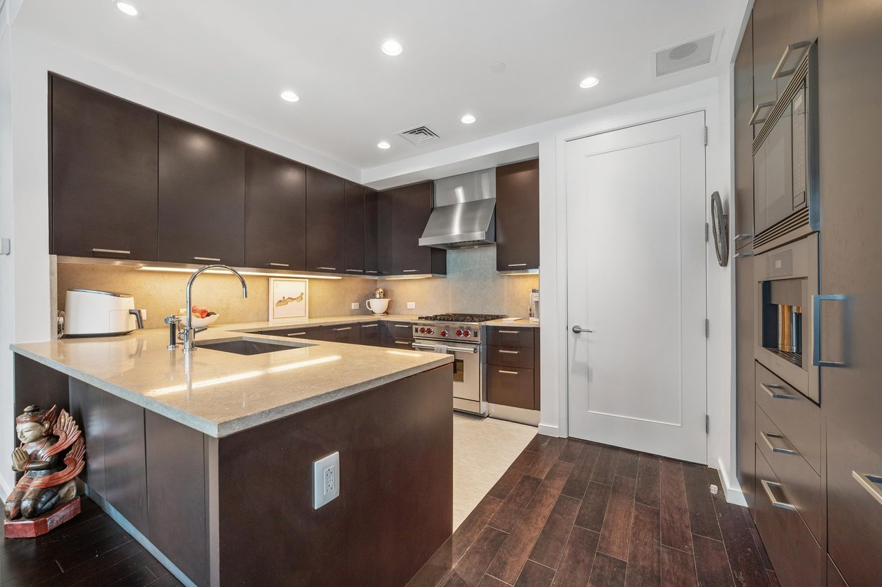 200 Congress Ave #13A