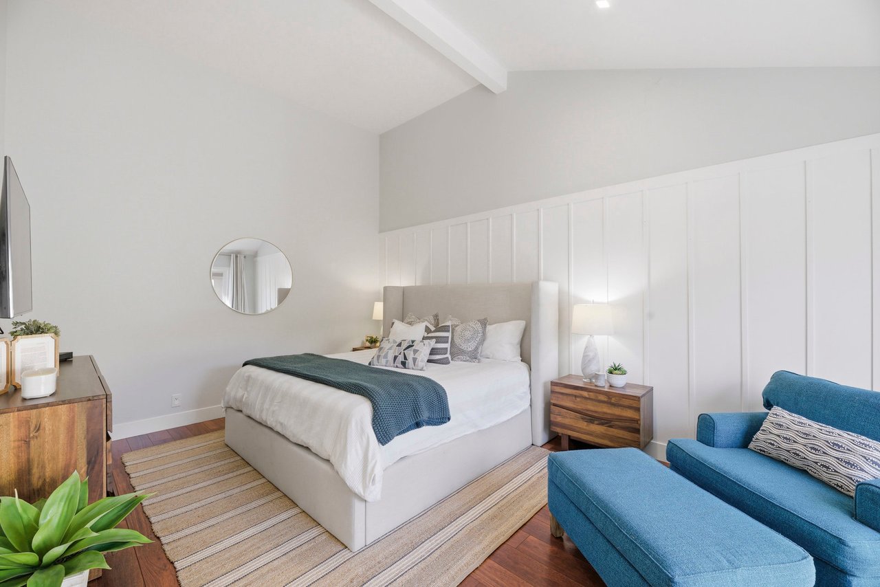 1541 Via Entrada Del Lago