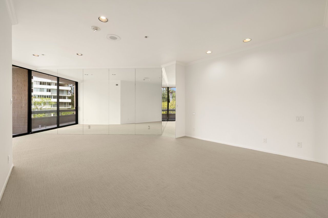 10430 Wilshire Blvd #202, Westwood
