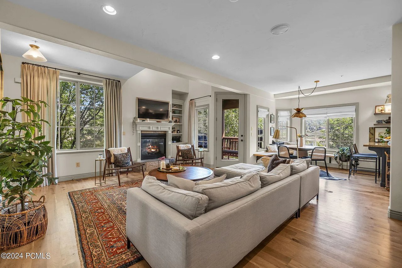 3032 W Canyon Links Dr