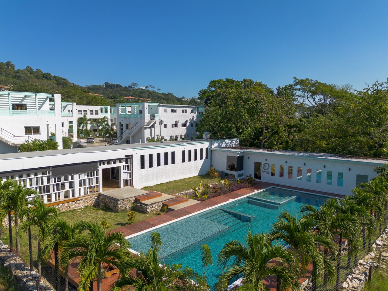 Condo 302, Diamond Apartments