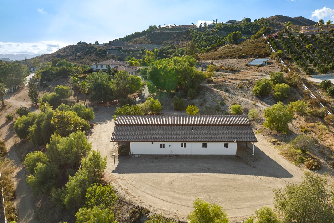21100 Paseo Montana