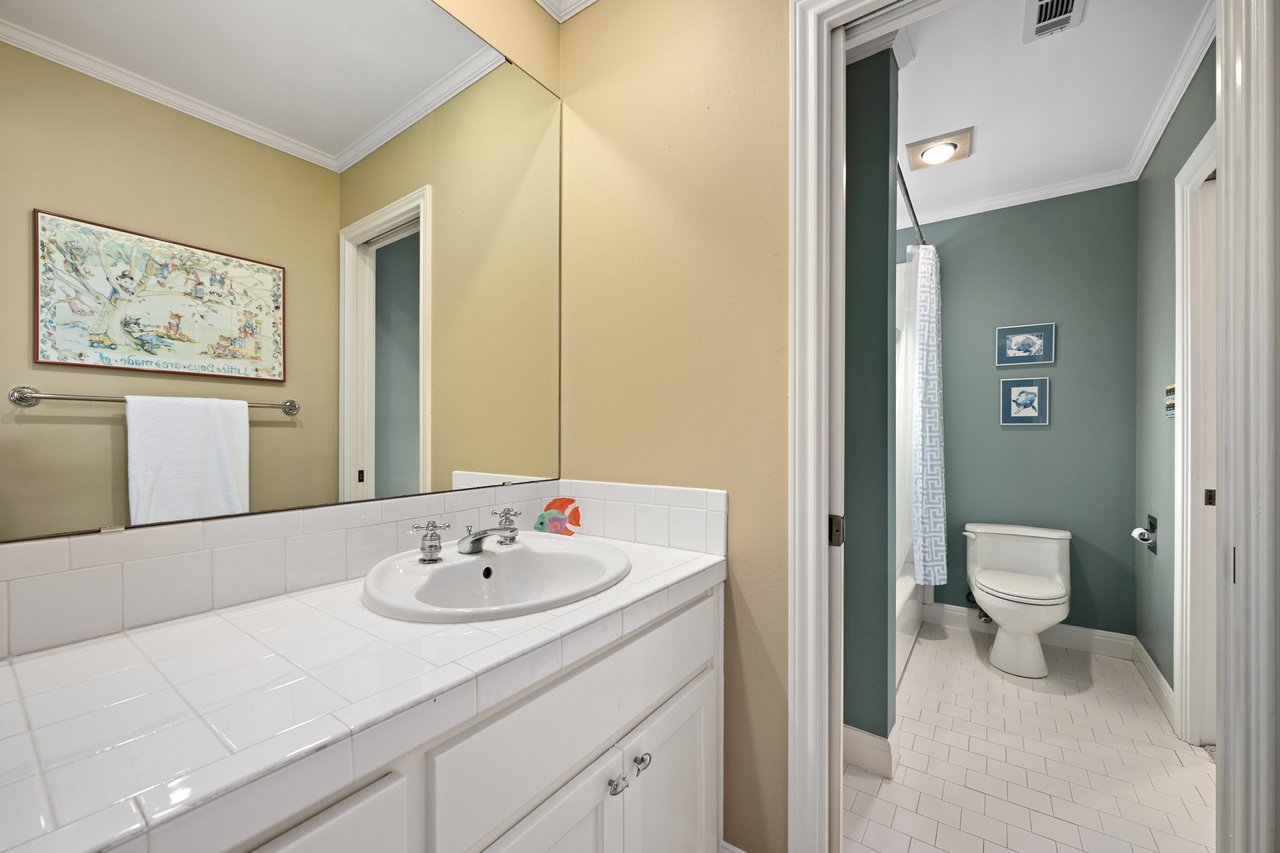 1311 Kent Lane