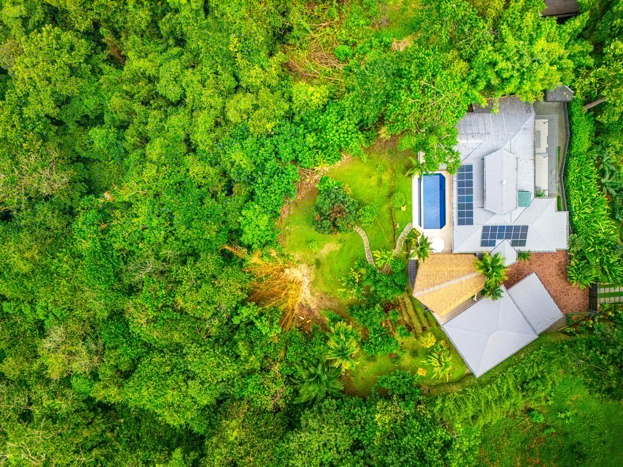 Casa Amarilla – Oceanfront Luxury Meets Sustainable Living in Tres Rios
