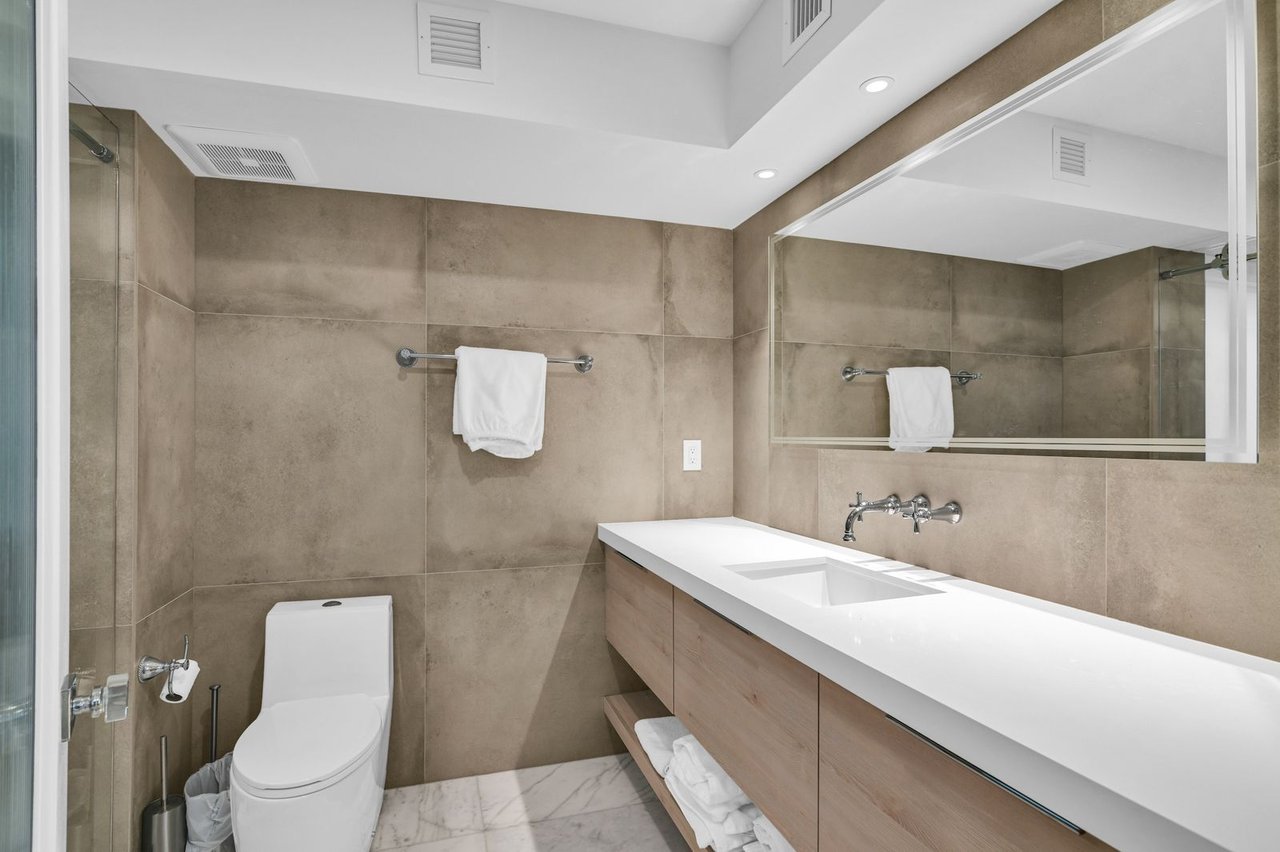 100 SE 5th Ave, Unit 106