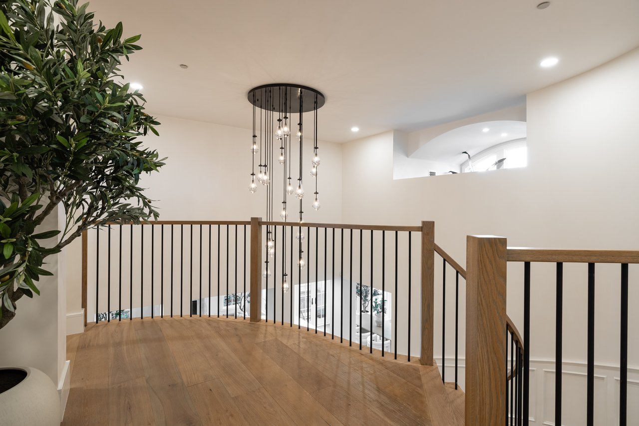8 Gleneagles Drive