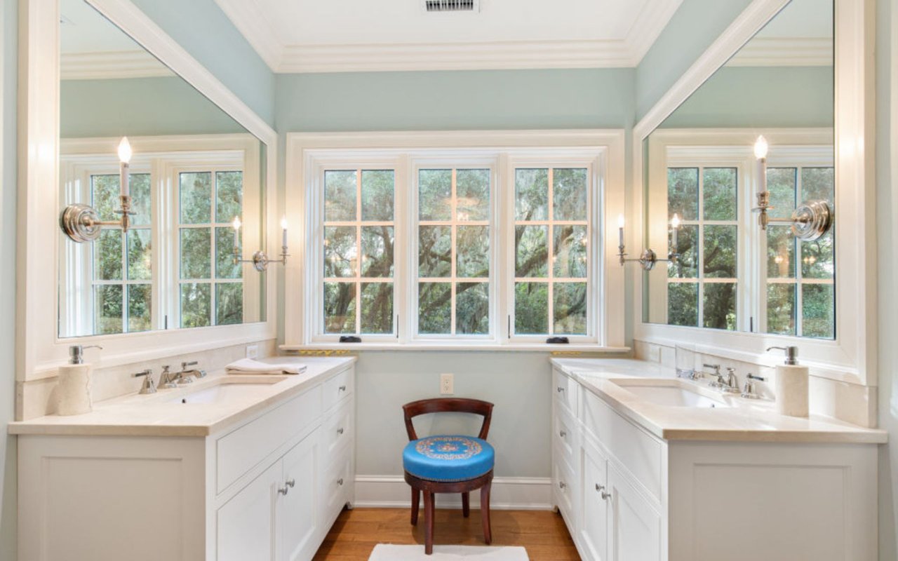 For Sale – Homes with Beautiful Bathrooms