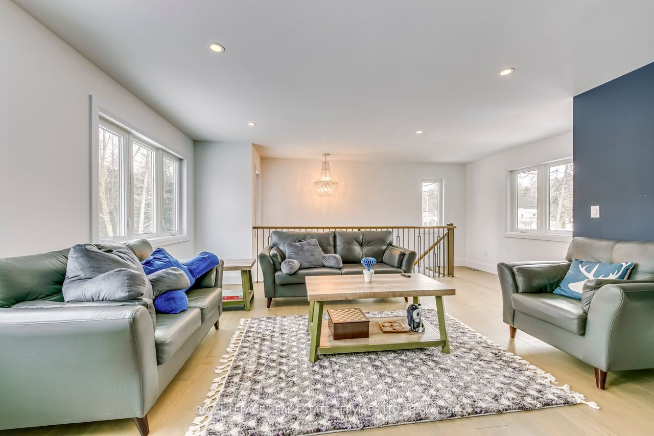 2 Couchiching Cres
