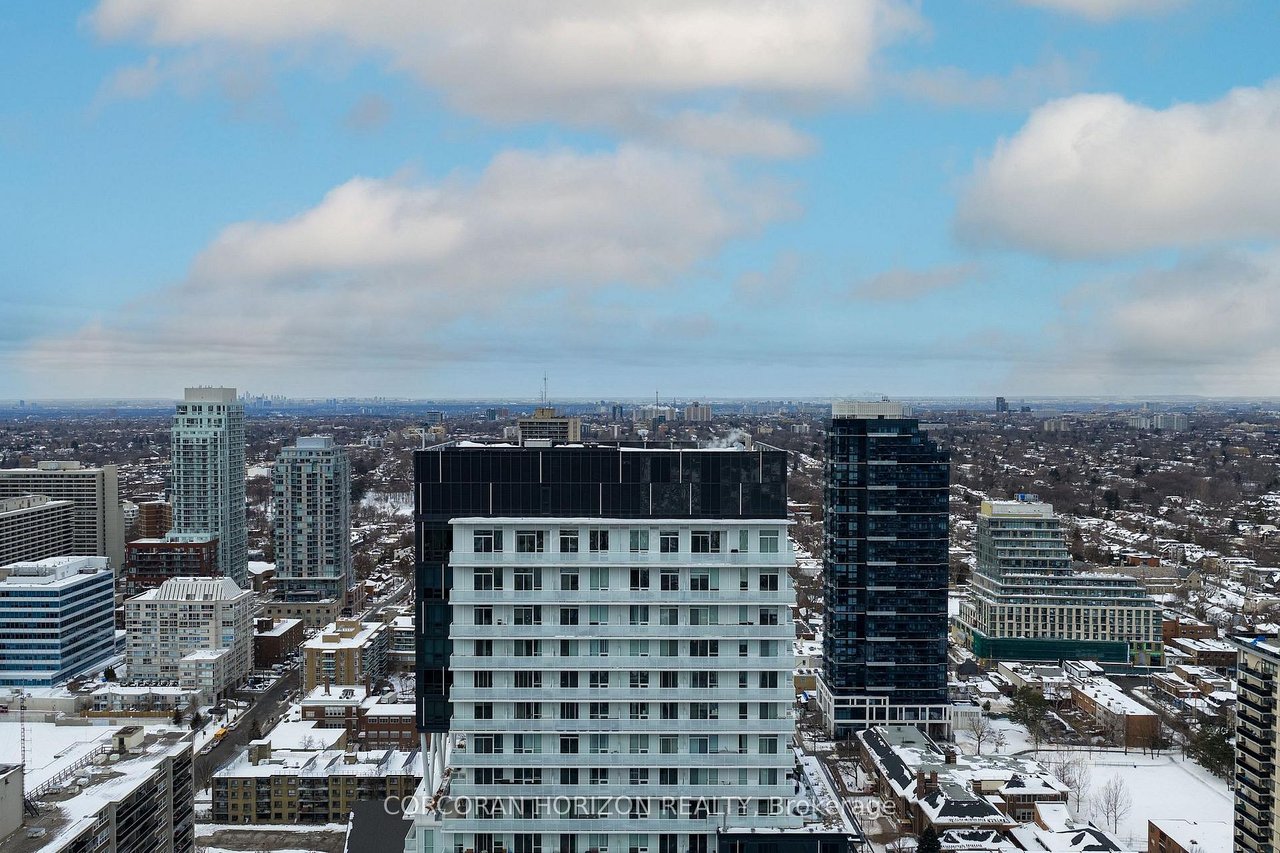 PENTHOUSE OPULENCE BY THE EGLINTON LRT