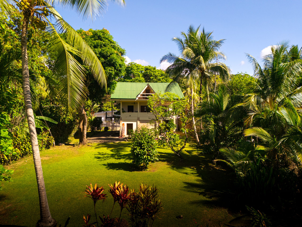 Casa Brisa de La Playa, 2 Bedroom Home Just Steps From the Beach!