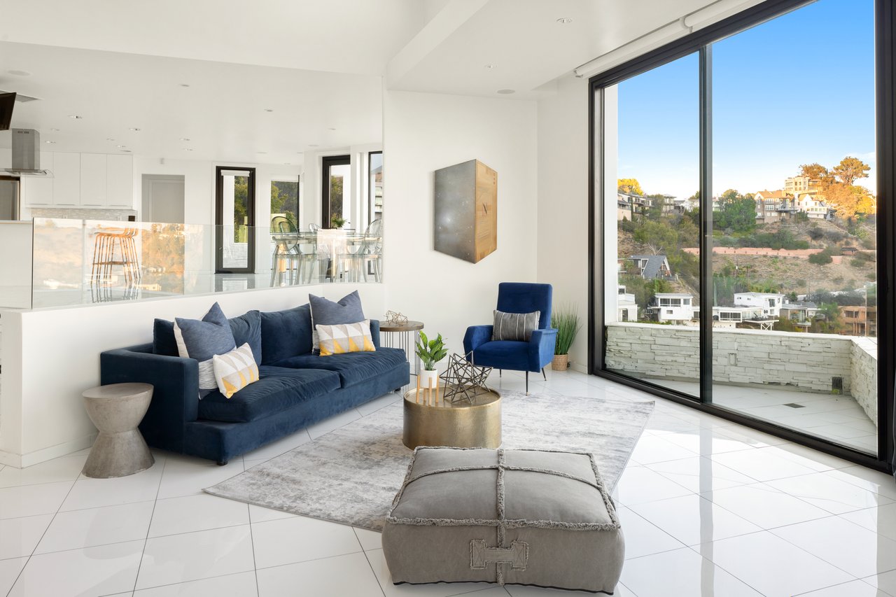 2231 Sunset Plaza Dr