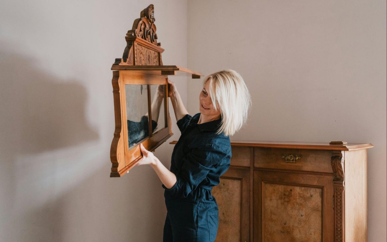 From Clutter to Chic: How to Stage Your Cohasset Home for a Standout Tour