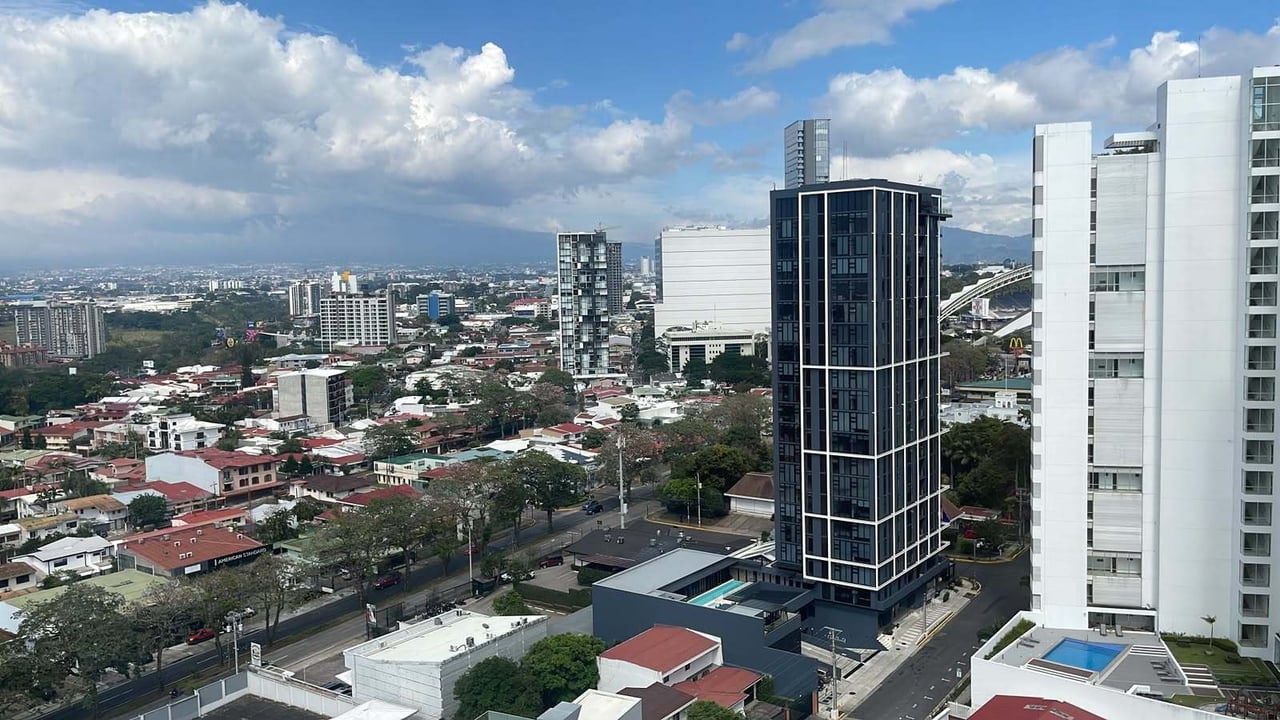 Sky View Furnished Condo, Sabana and Rohrmoser, San Jose