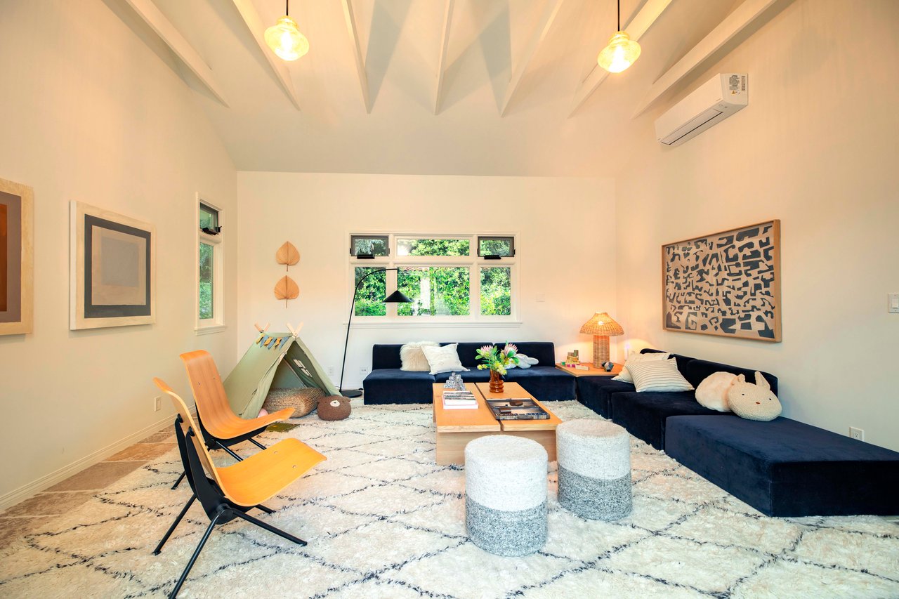 1296 Capri Dr, Pacific Palisades