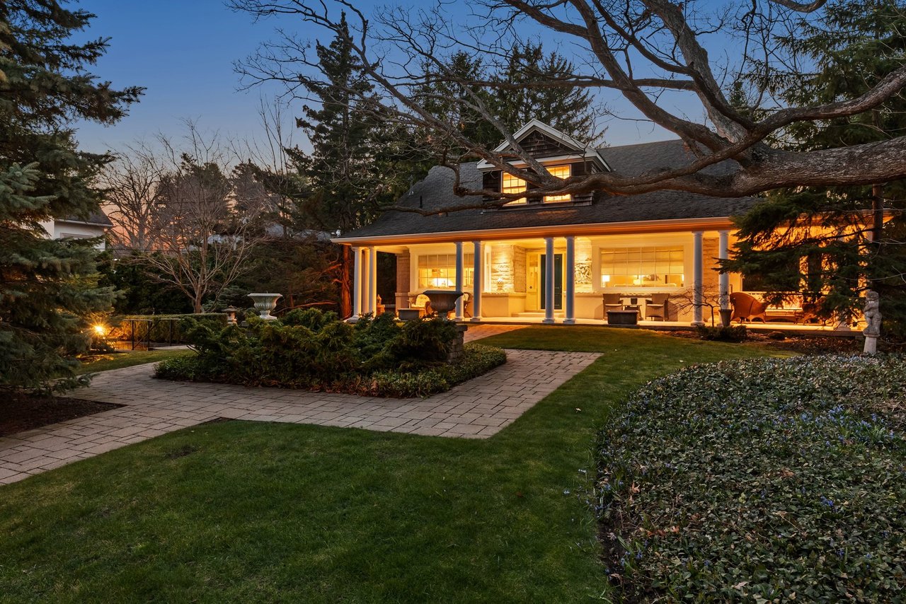  Aldershot Lakeside Elegance