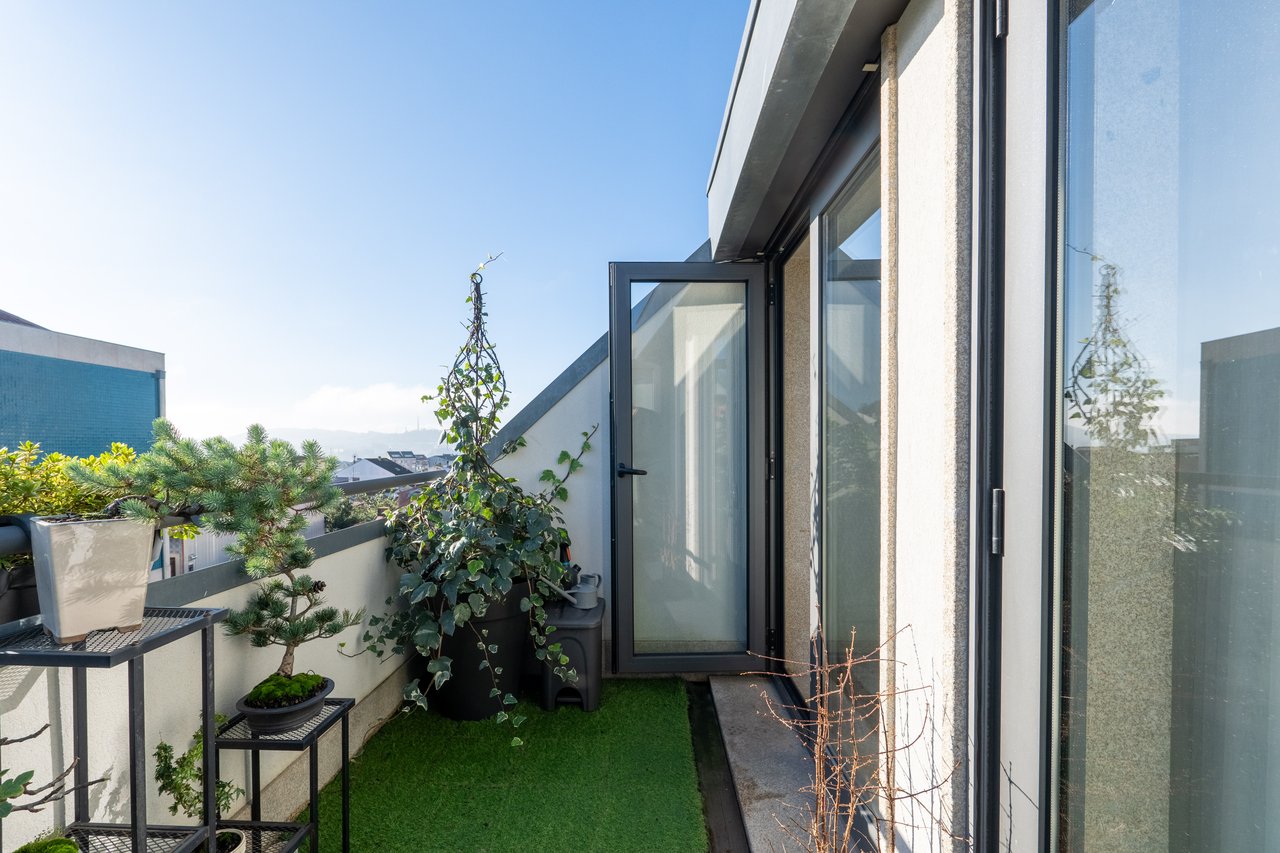 Modern Two-Bedroom Duplex Apartment in Porto