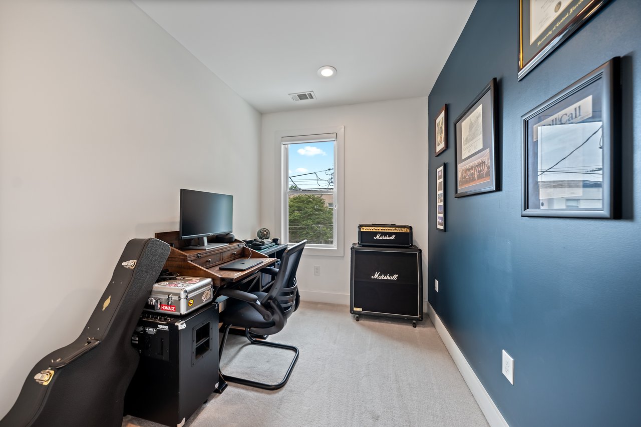 613 Longfellow St NW