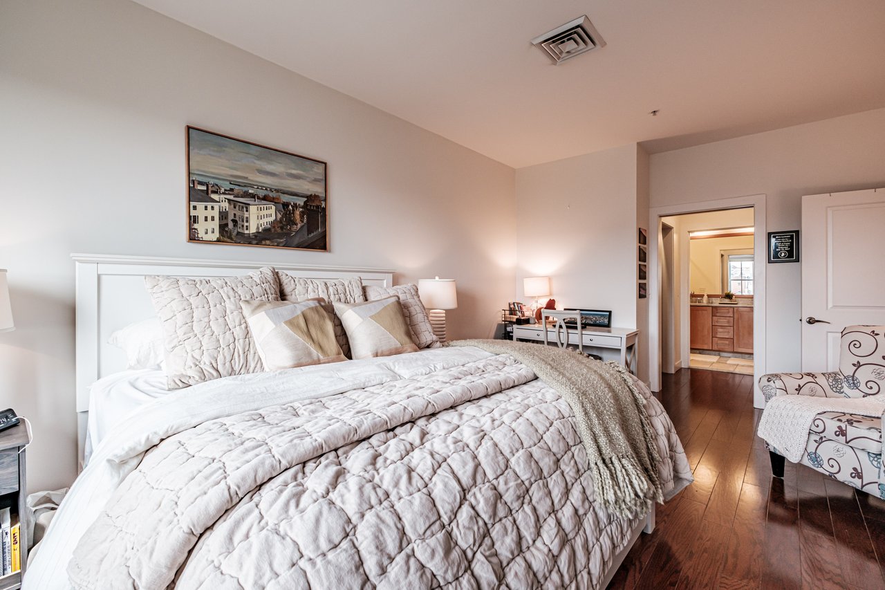 15 Middle St #403B