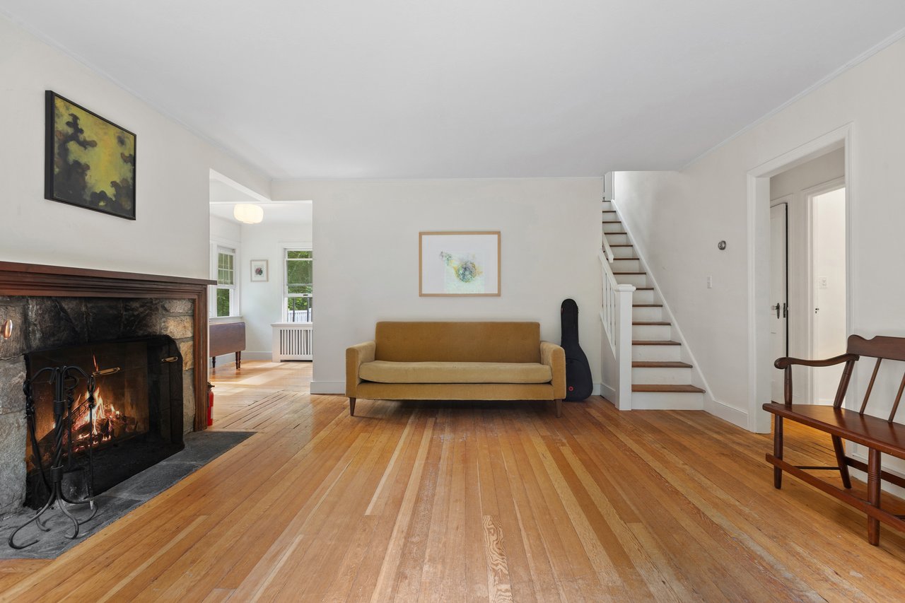 65 Laurelton Road