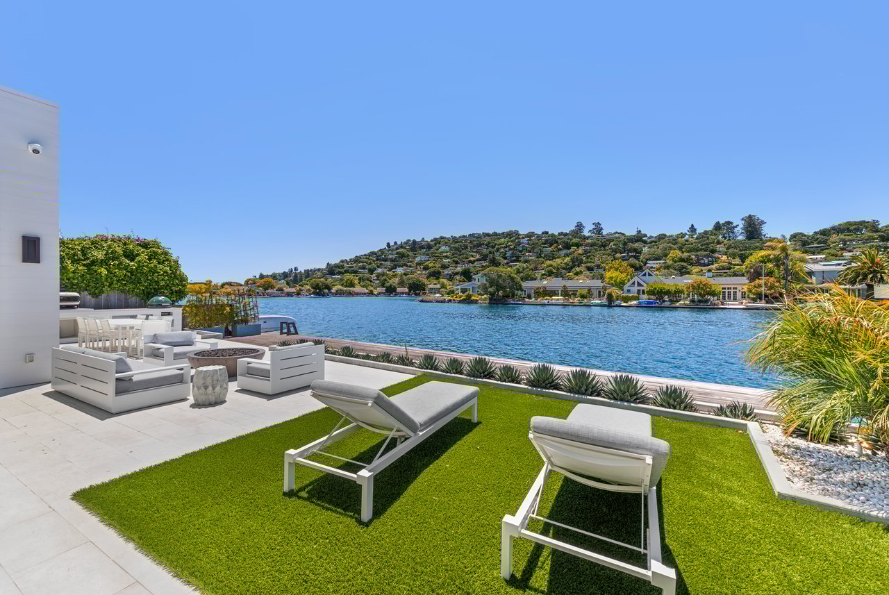 Contemporary Retreat on the Belvedere Lagoon