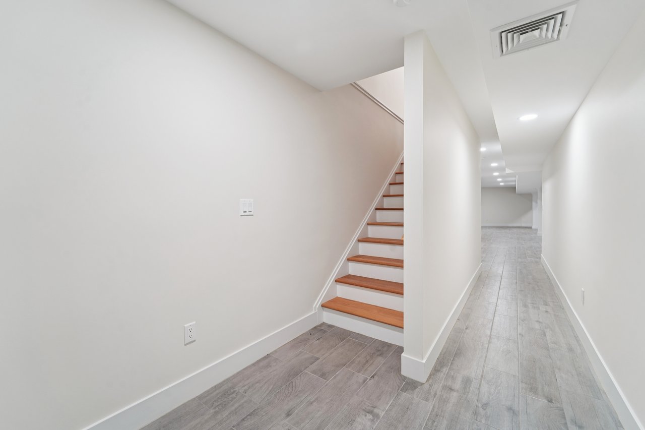 219 Mile Square Road