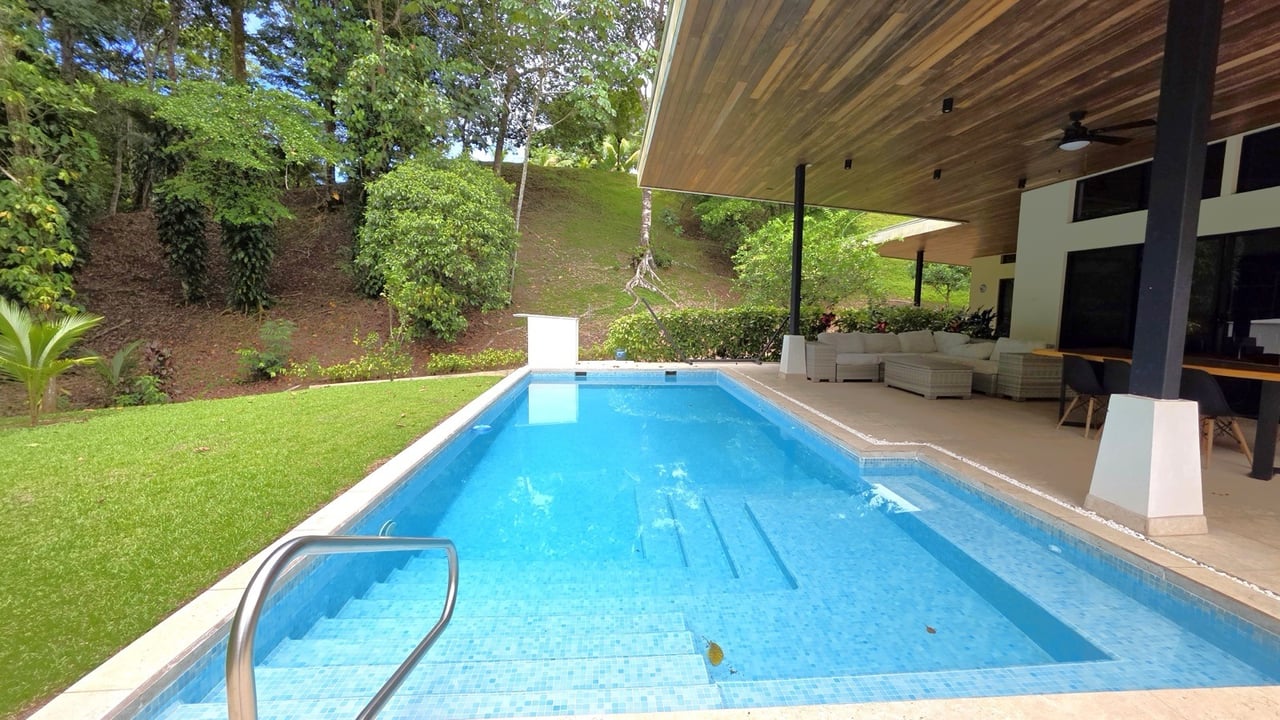 Refreshing Riverfront Retreat in Ojochal
