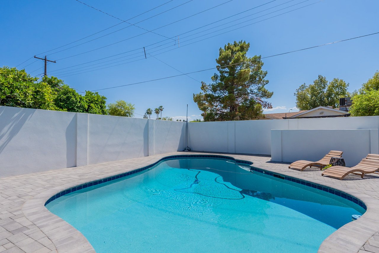 3016 N 84TH Place