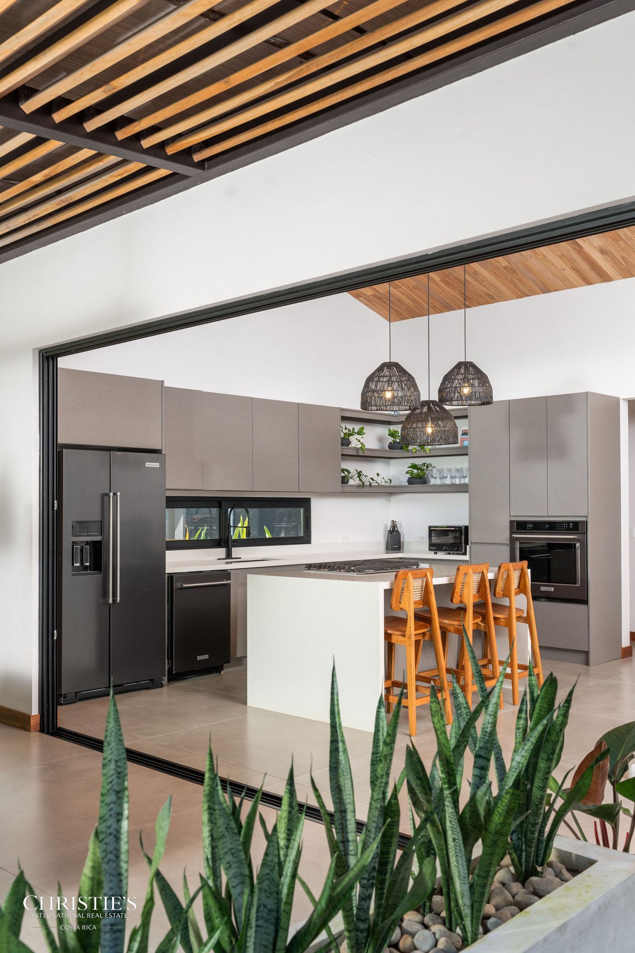 Casa Lola – Contemporary Beachside Oasis in Playa Grande