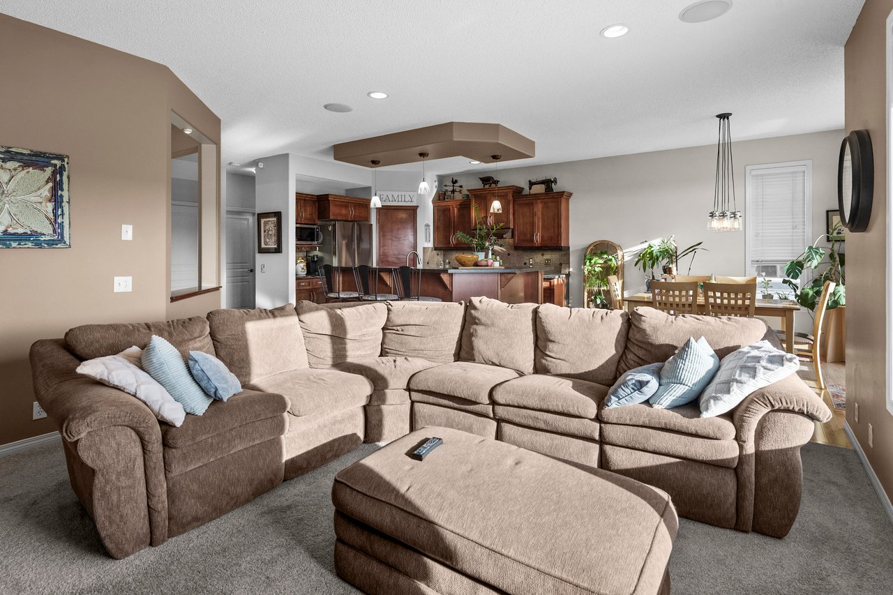 98 Tuscany Ravine Close NW