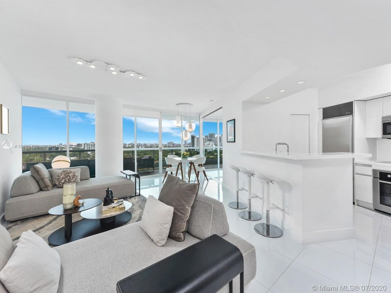 2127 Brickell Ave #1606