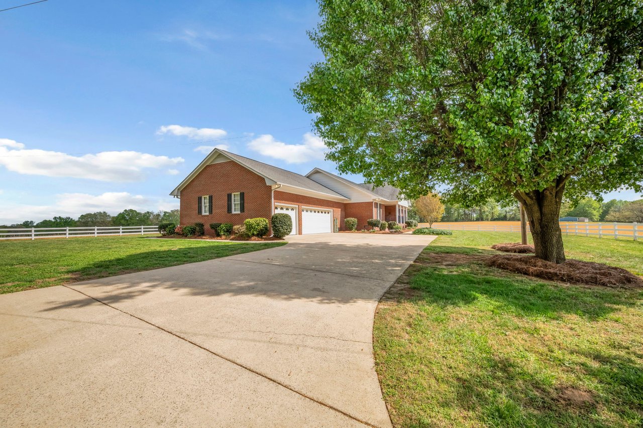 824 N Forest Hills School Rd