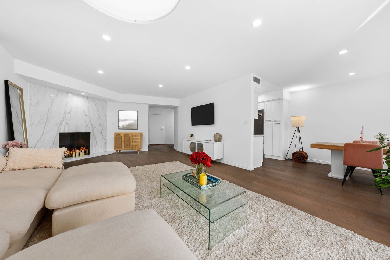 11970 Montana Ave Unit: 207, Brentwood 