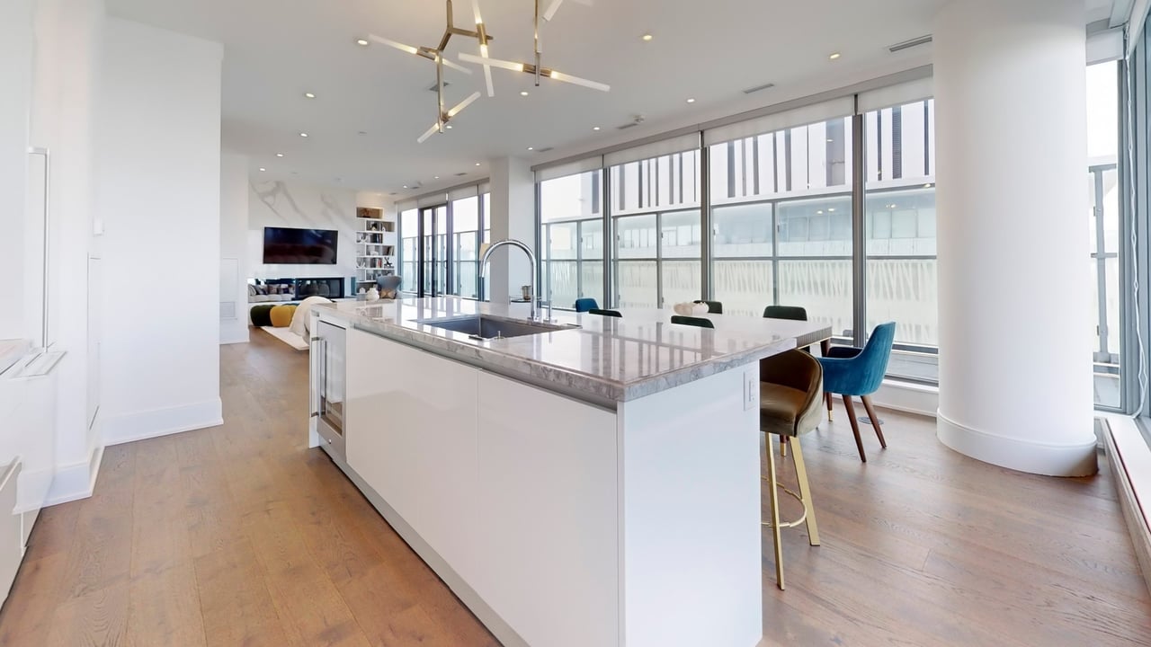 50 Charles St E Suite 5502