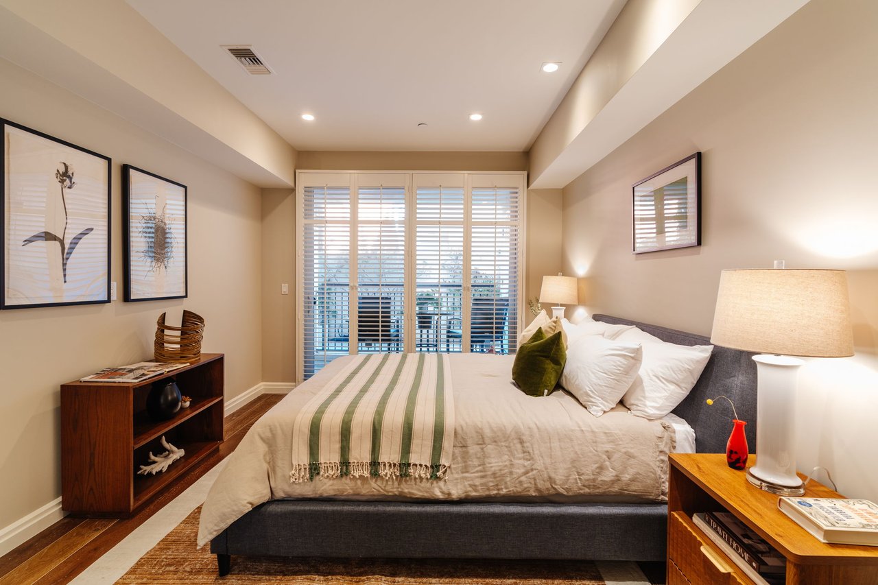 441 S Barrington Ave Unit: 109, Brentwood 