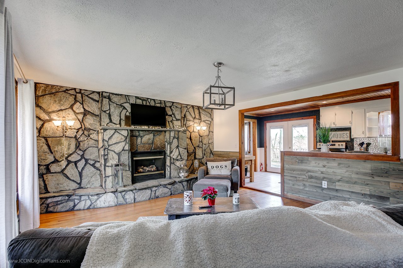 2685 Main Road, Tiverton, RI 02878