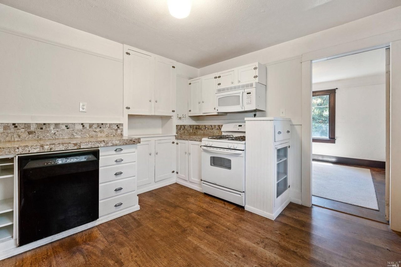 1132 Sir Francis Drake Blvd