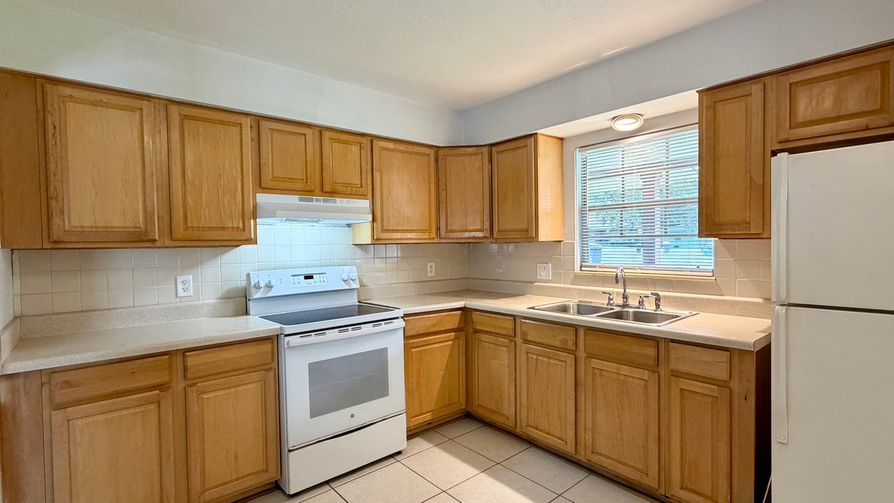 Casselberry Two-Bedroom Unit in Half-Duplex with Private Yard