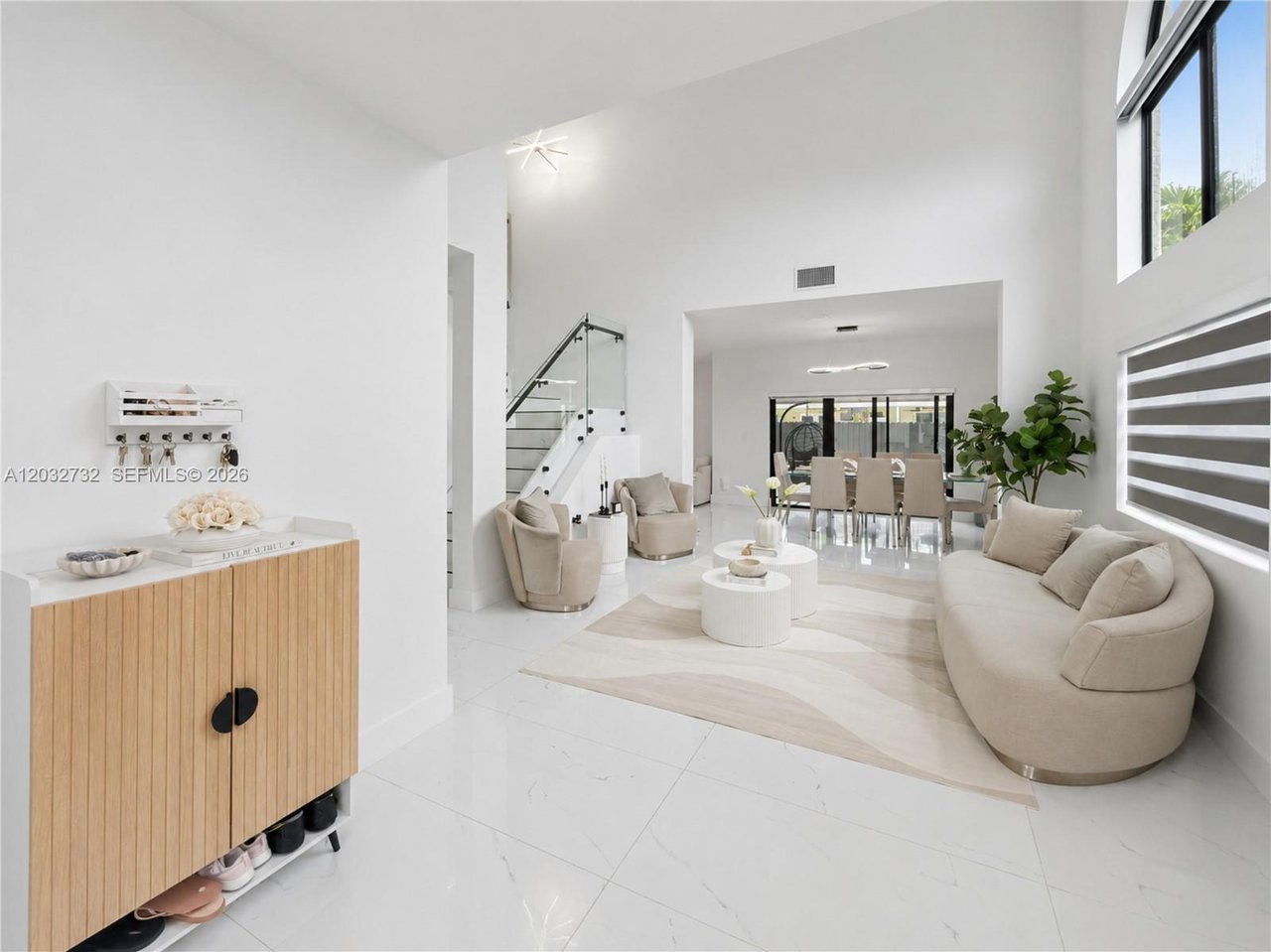 15490-sw-18-lane-miami-fl-pool-home-sold-living-area