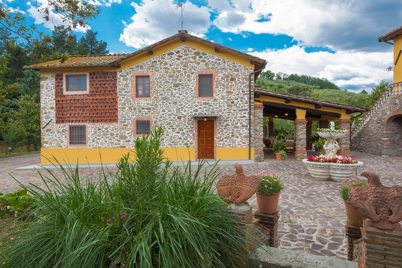 Marvelous Countryside Villa Outside of Lucca