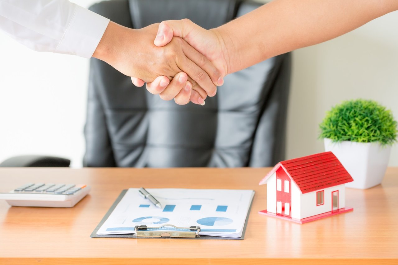 Is it Better to Sell Your Properties Yourself or Hire an Agent?