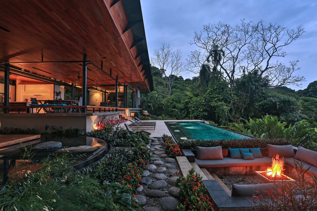 Casa Sanctuary ·  Luxury Jungle Villa · Whale Tail View