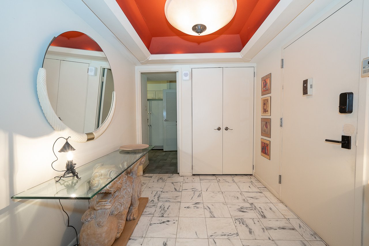 Price Improvement!!! Fab 3 bed 2.5 bath Main Line Condo